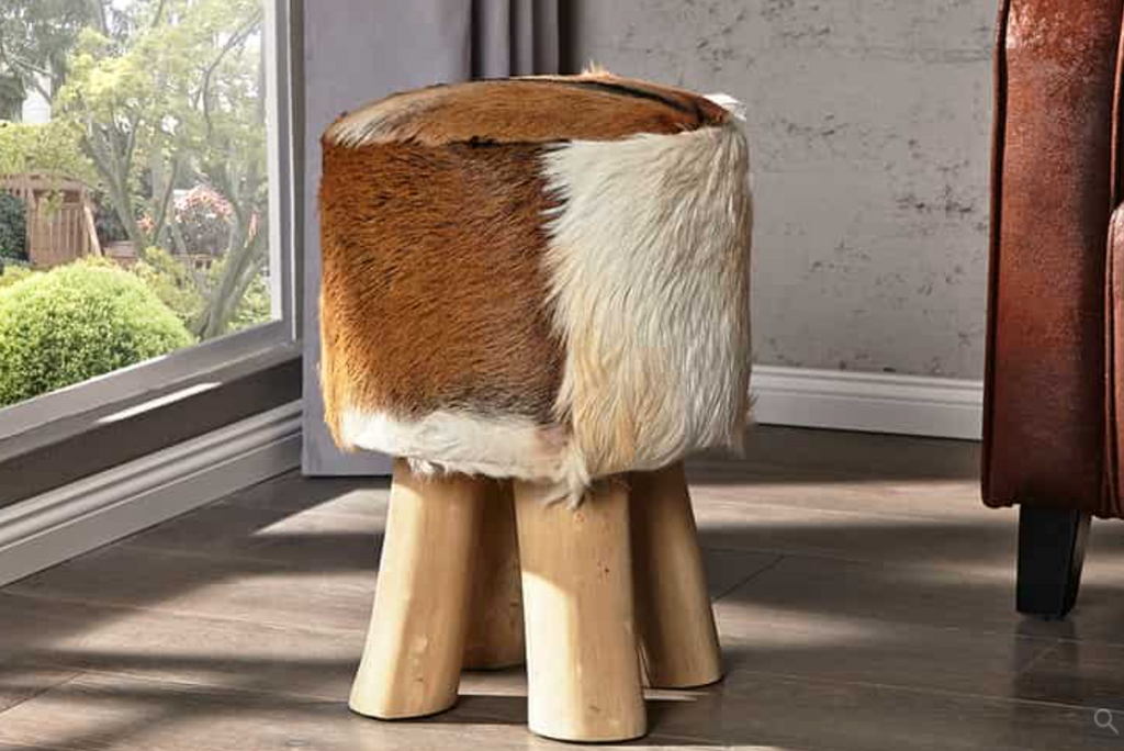 Design Sitzhocker HIDE 45cm braun weiß mit Ziegenfell und Teakholz